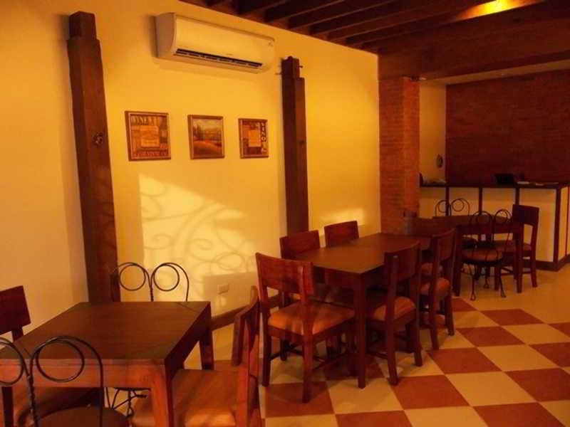 Hotel Emilia Davao Екстер'єр фото