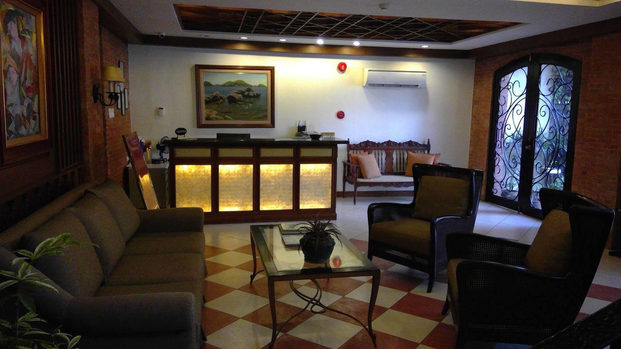 Hotel Emilia Davao Екстер'єр фото