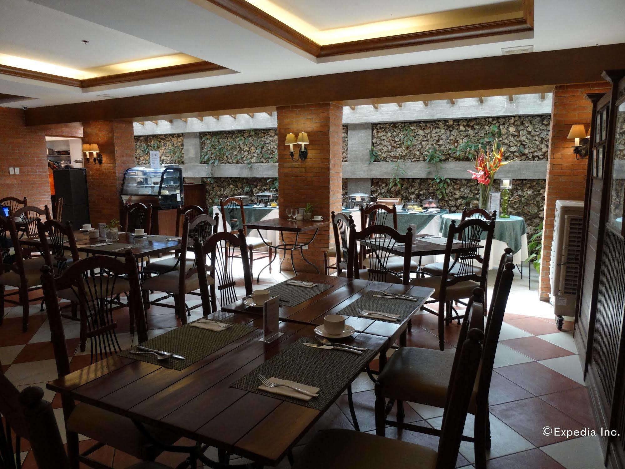 Hotel Emilia Davao Екстер'єр фото