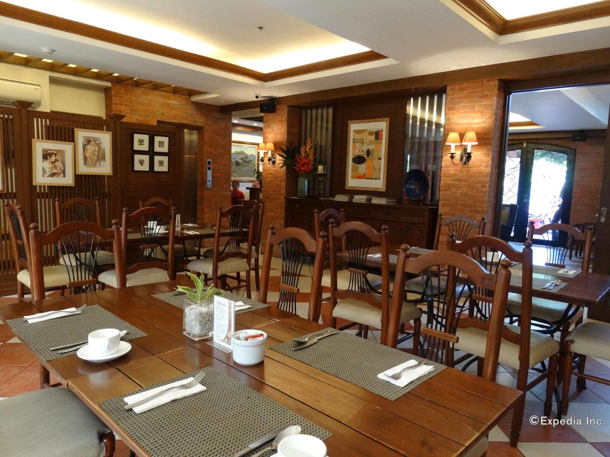 Hotel Emilia Davao Екстер'єр фото