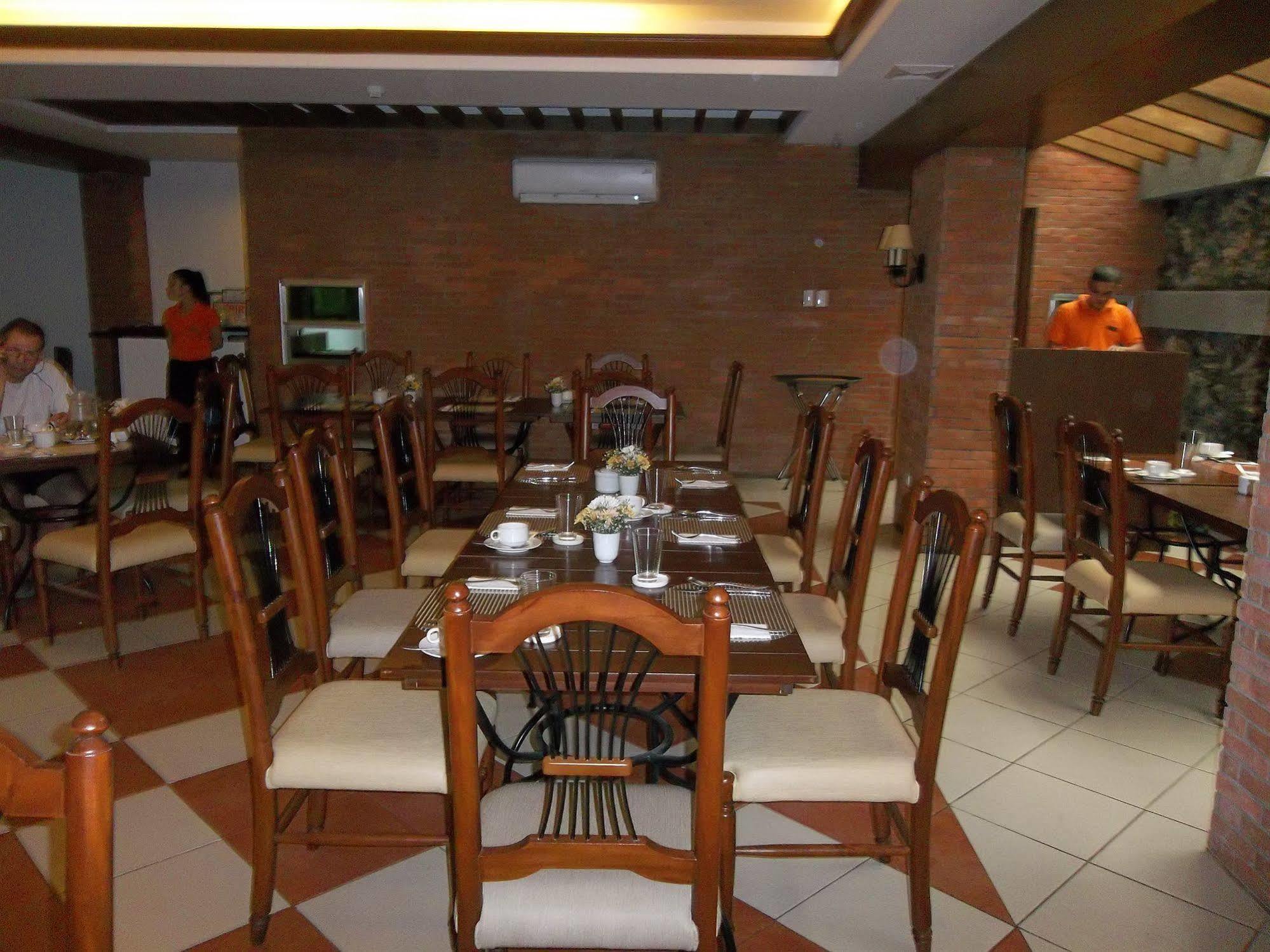 Hotel Emilia Davao Екстер'єр фото