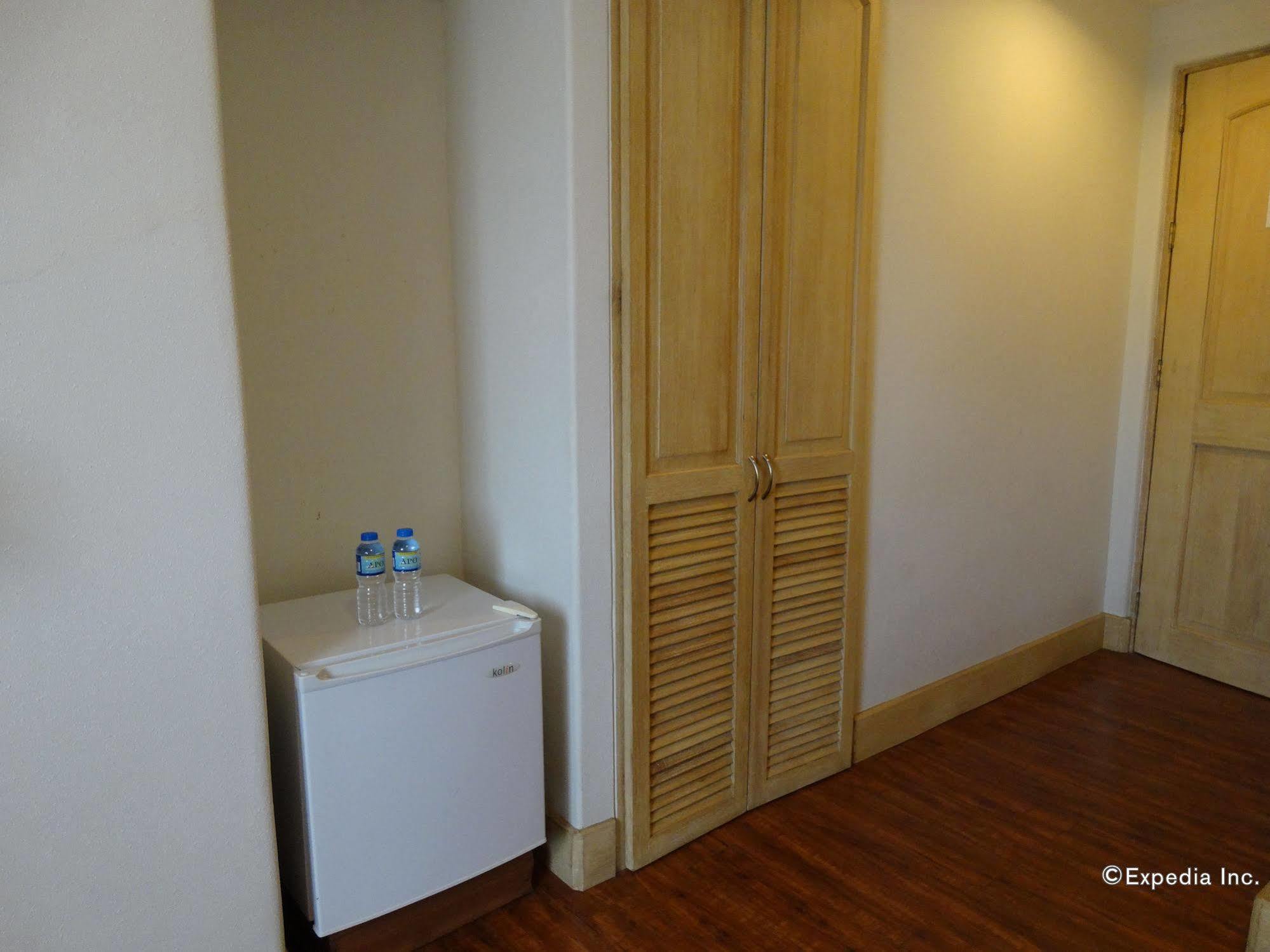 Hotel Emilia Davao Екстер'єр фото