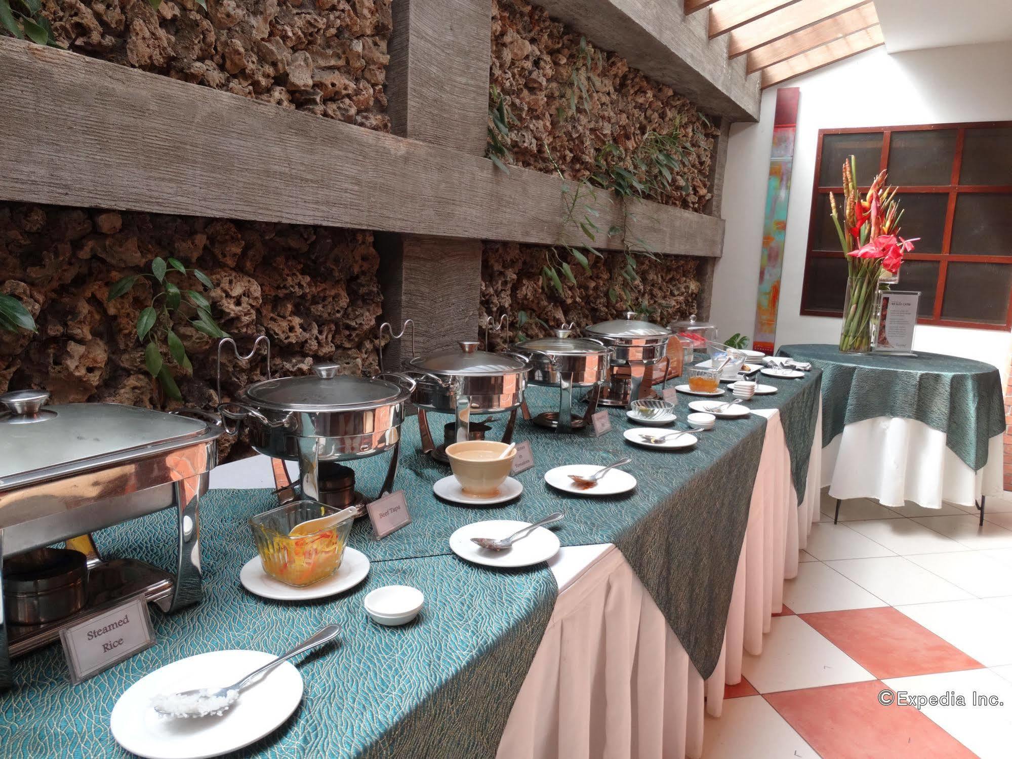 Hotel Emilia Davao Екстер'єр фото