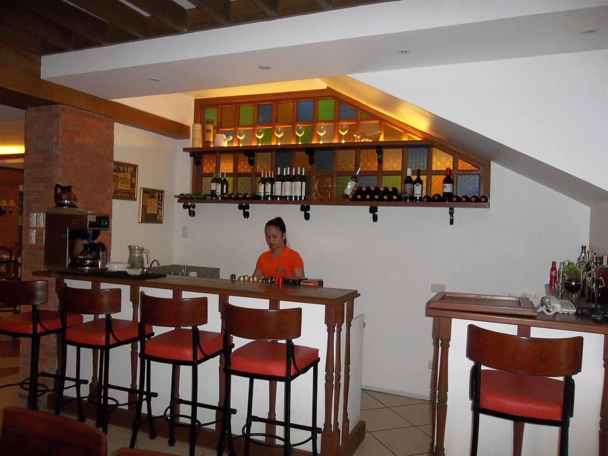 Hotel Emilia Davao Екстер'єр фото