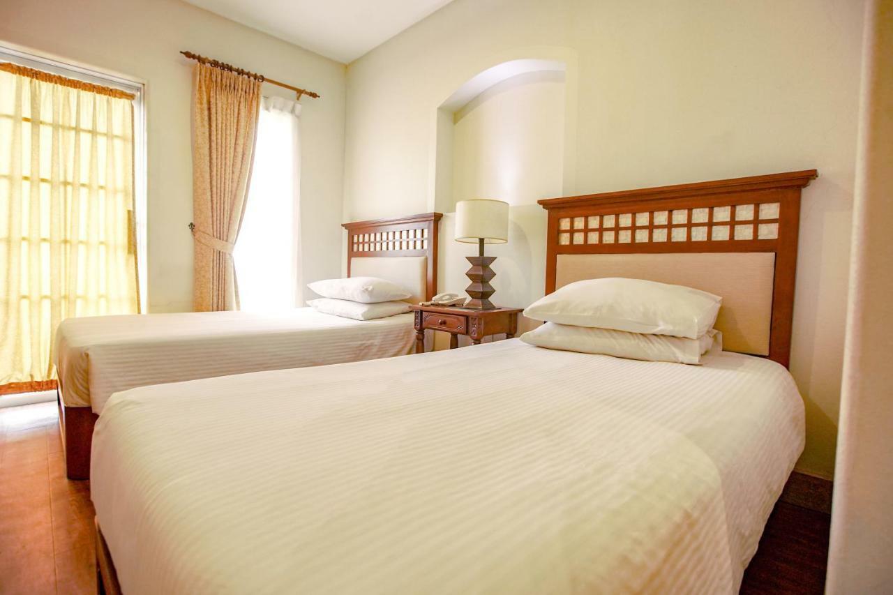 Hotel Emilia Davao Екстер'єр фото