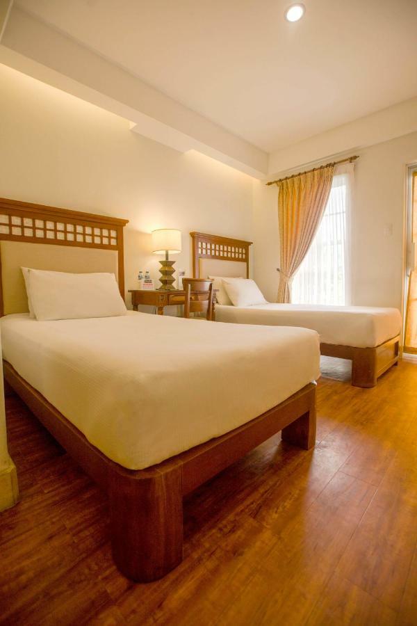Hotel Emilia Davao Екстер'єр фото