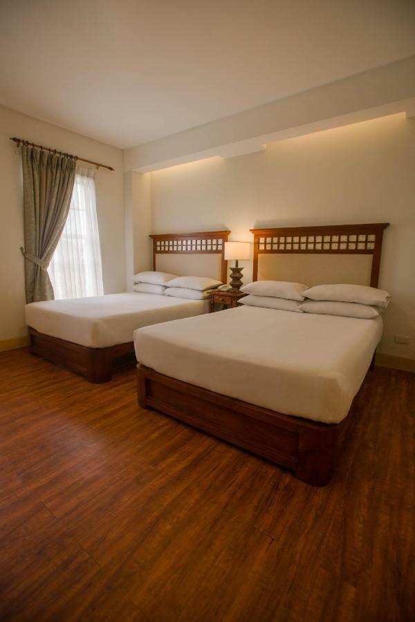 Hotel Emilia Davao Екстер'єр фото